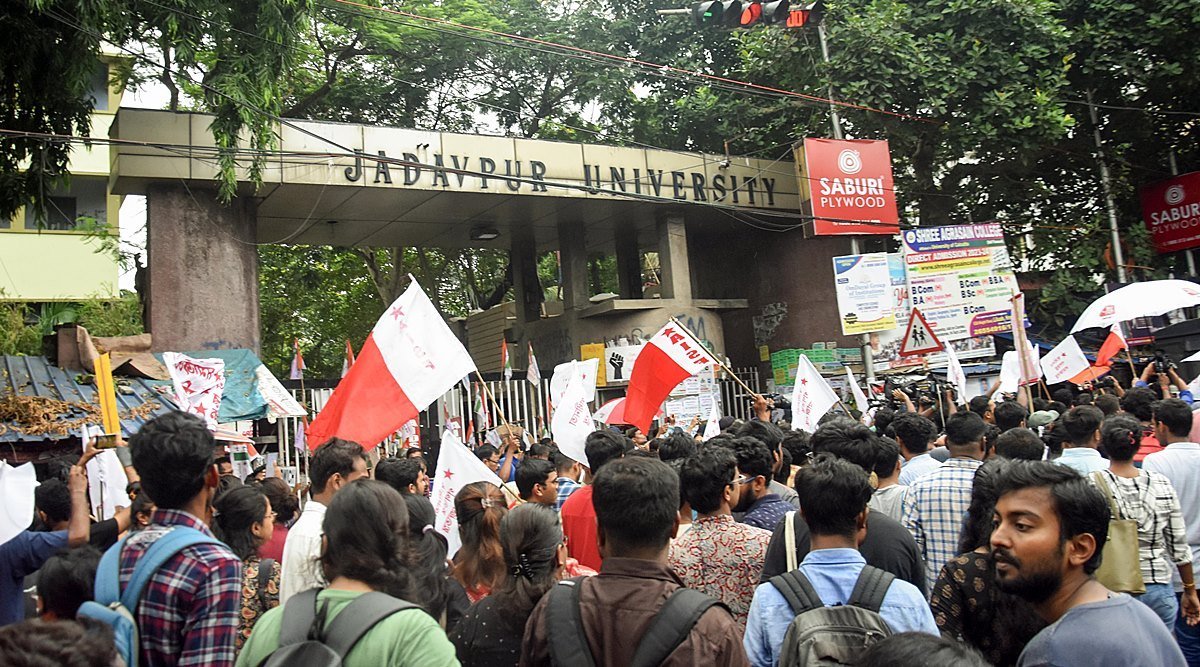 যাদবপুরে ভাঙচুর: ছাত্র রাজনীতি কোথায়, আর বিশ্ববিদ্যালয়ের নিয়ন্ত্রণই বা কোথায়?